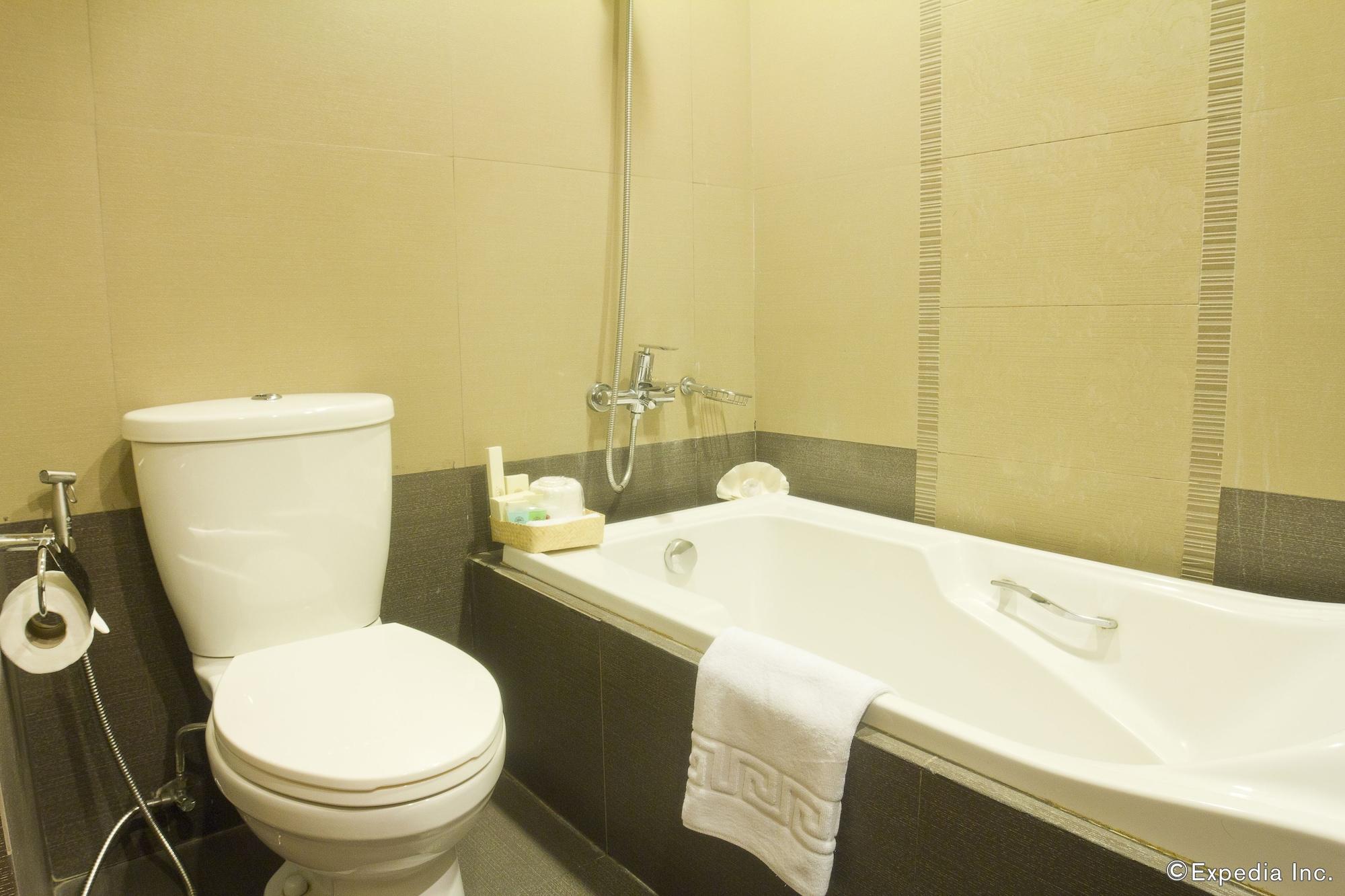 Herald 3* Makati City