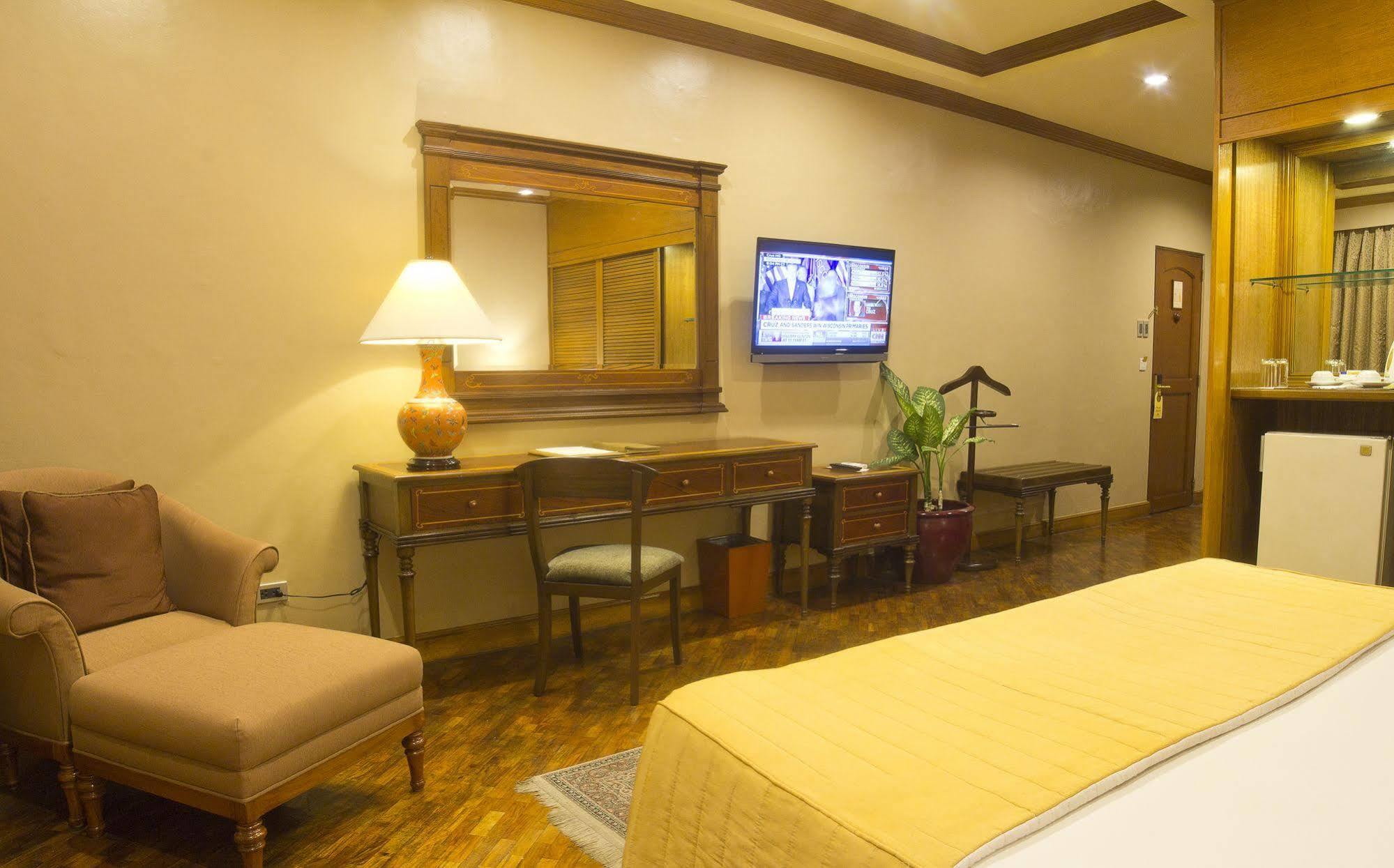 Herald 3* Makati City